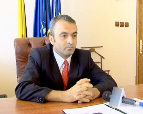 Prefectul Buzăului, Gabriel Baltă, a fost pus pe făraş